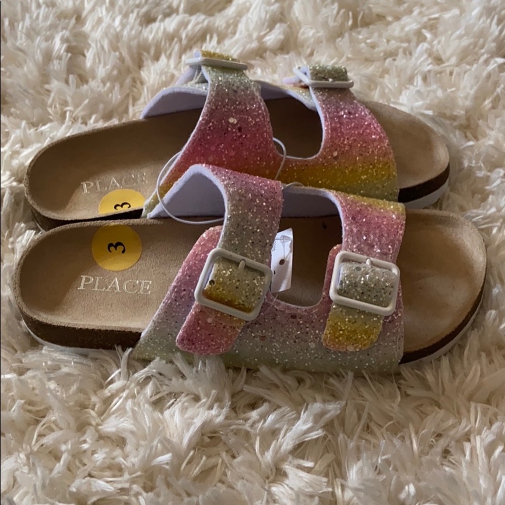 NEW✨PLACE Sandals - Picture 8 of 11